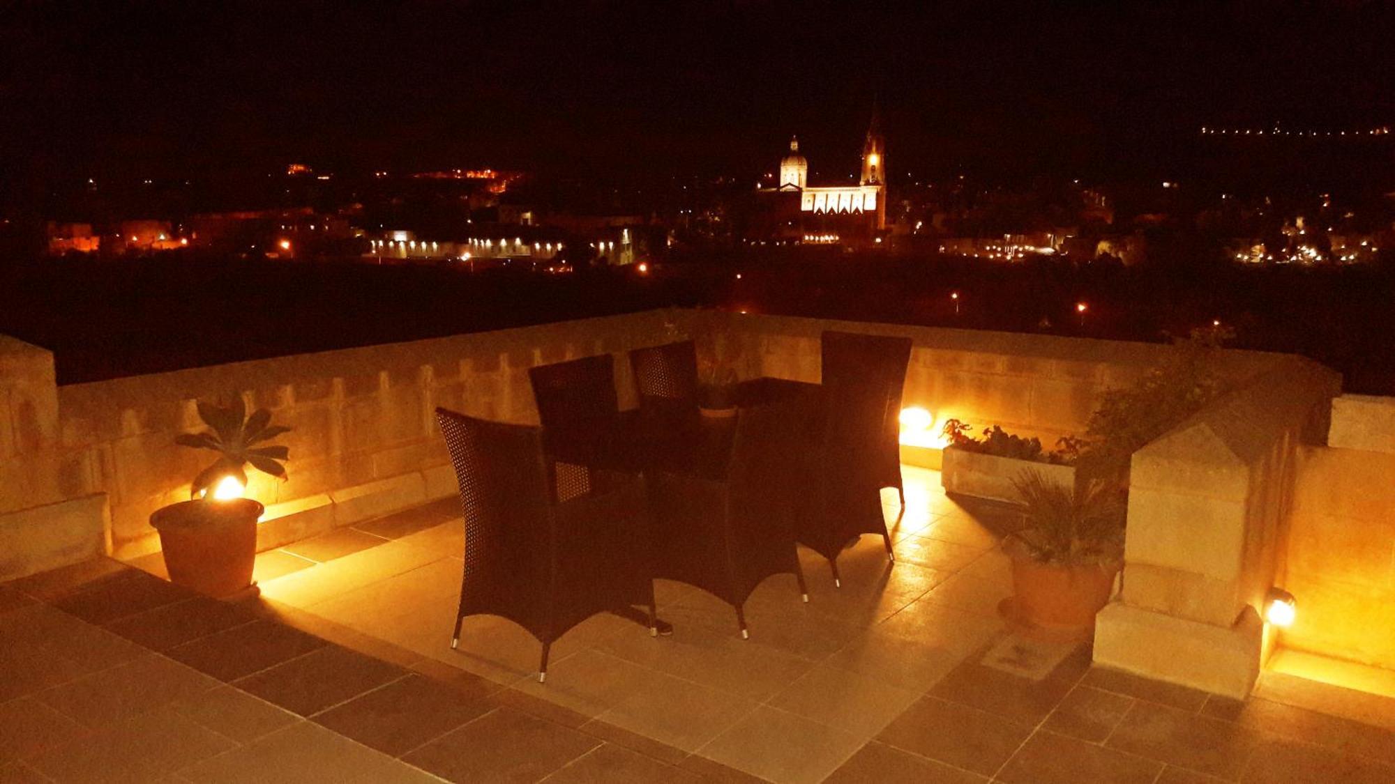 Luxury Apartment - Fort Chambray Ghajnsielem Luaran gambar