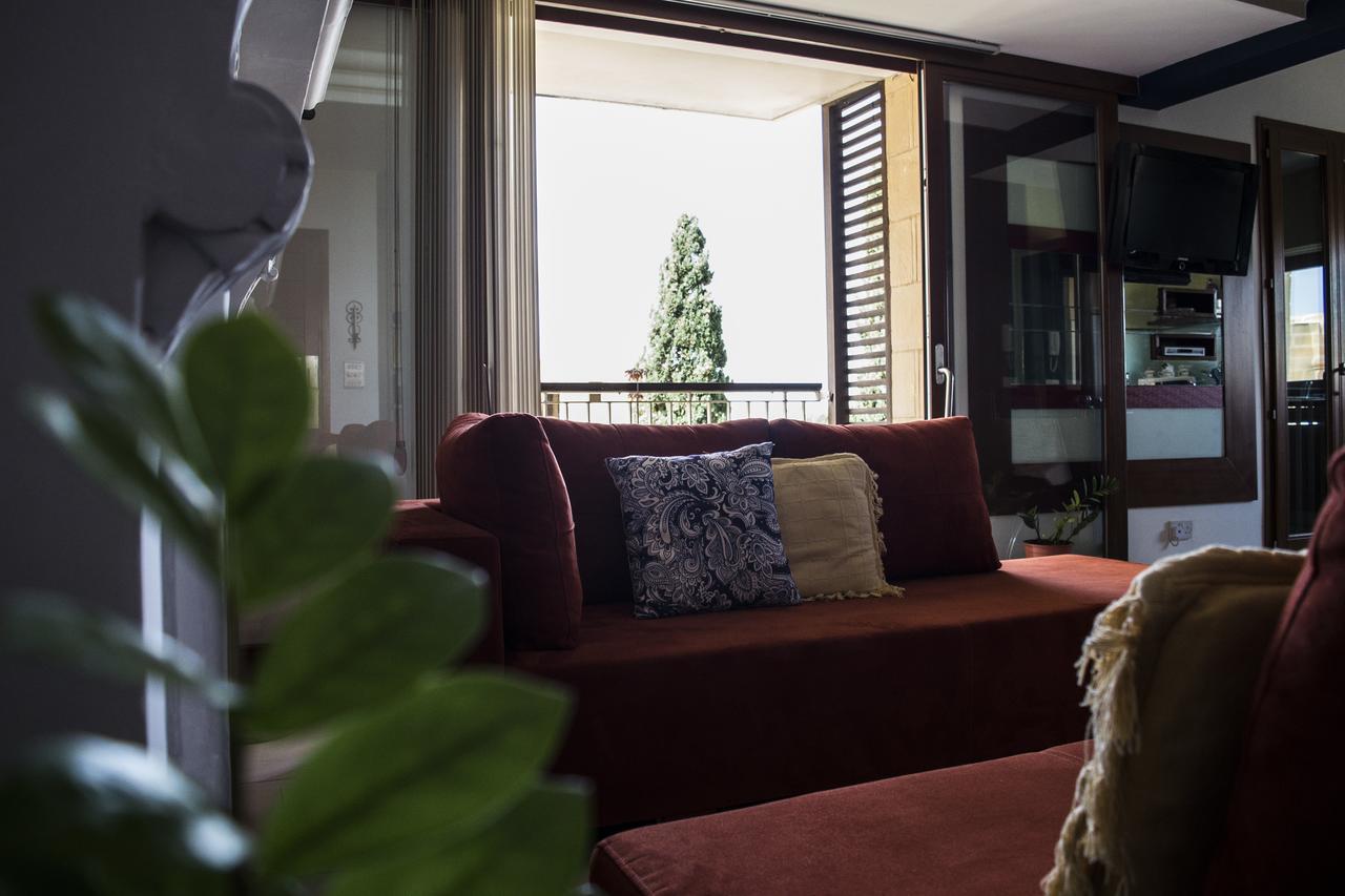 Luxury Apartment - Fort Chambray Ghajnsielem Luaran gambar