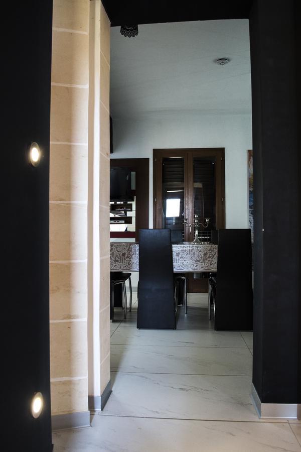 Luxury Apartment - Fort Chambray Ghajnsielem Luaran gambar