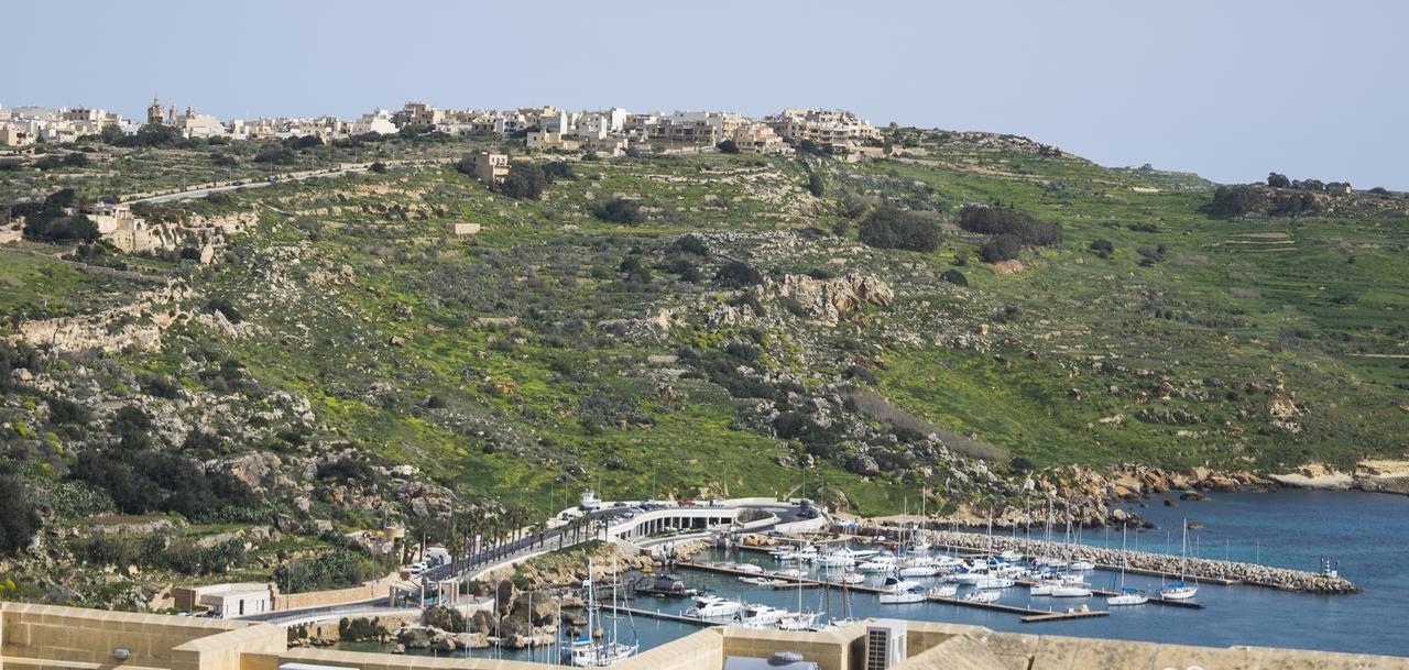 Luxury Apartment - Fort Chambray Ghajnsielem Luaran gambar