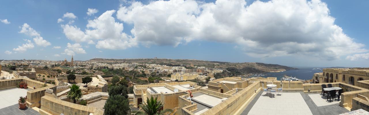Luxury Apartment - Fort Chambray Ghajnsielem Luaran gambar